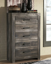 Load image into Gallery viewer, Wynnlow King Panel Bed with Mirrored Dresser, Chest and 2 Nightstands
