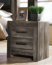 Load image into Gallery viewer, Wynnlow King Panel Bed with Mirrored Dresser, Chest and 2 Nightstands
