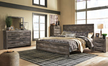 Load image into Gallery viewer, Wynnlow King Panel Bed with Mirrored Dresser, Chest and 2 Nightstands
