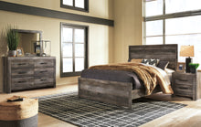 Load image into Gallery viewer, Wynnlow Queen Panel Bed with Mirrored Dresser and Nightstand
