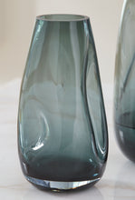 Load image into Gallery viewer, Beamund Vase
