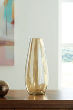 Load image into Gallery viewer, Rhettman Vase
